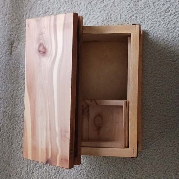 Vintage Handcrafted Small Jewelry Box/Chest - Picture 4 of 12